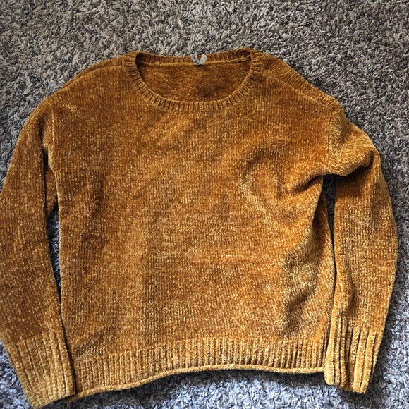 Size small top - Picture 1 of 2